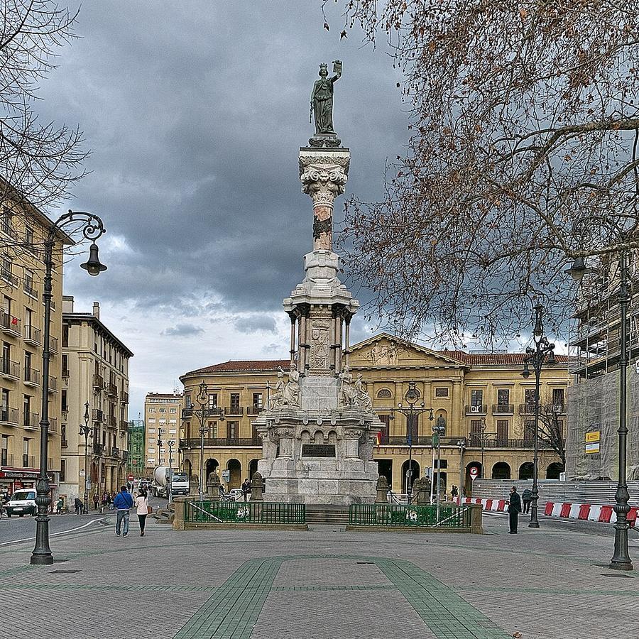 Monumento a los Fueros Pamplona