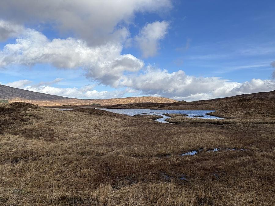 Lochan Mhic Pheadair Ruaidh from the West Highland Way - geograph.org.uk