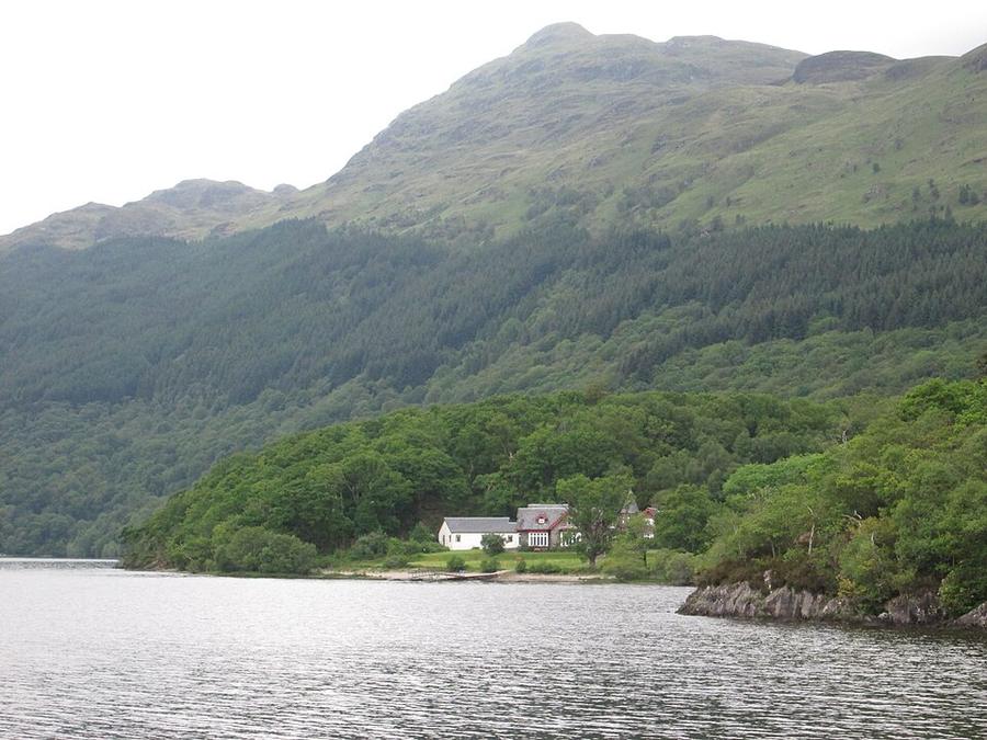 Shoreline of Loch Lomond, towards Rowardennan Youth Hostel - geograph.org.uk